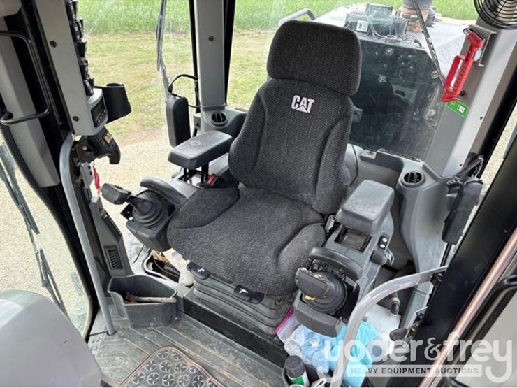 2017-caterpillar-120m2-image-7