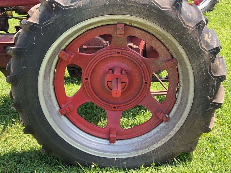 1952-farmall-super-h-image-22