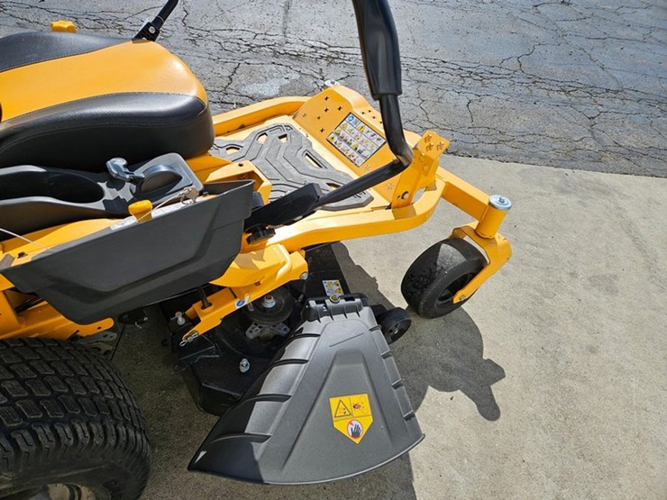 #651-•-cub-cadet-zt1-zero-turn-mower-image-23