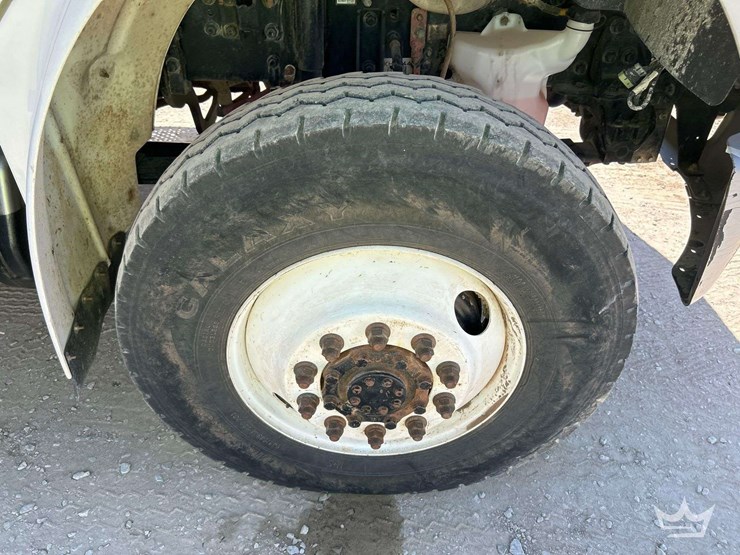 2019-freightliner-m2-106-image-45