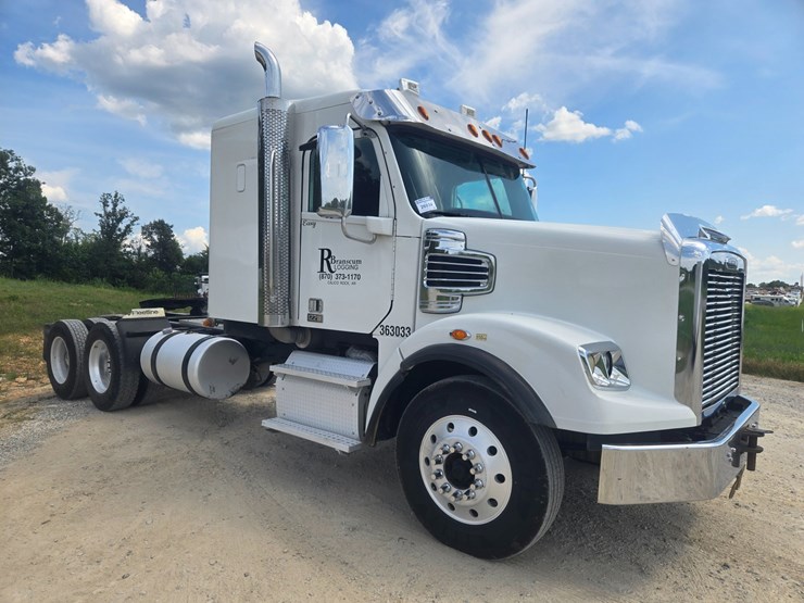 2017-freightliner-122sd-image-21