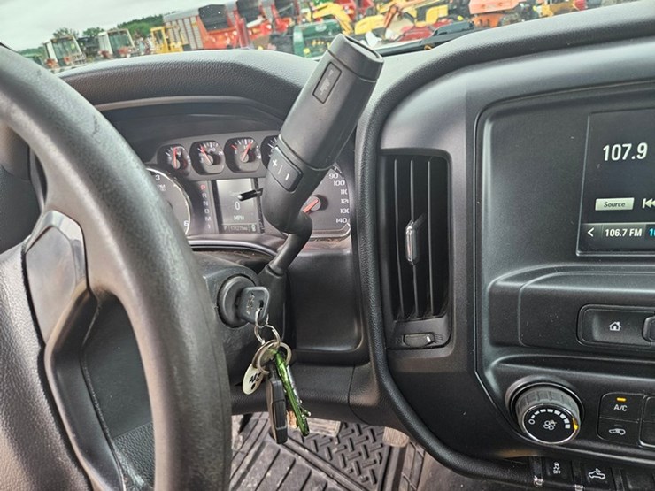 2016-chevrolet-3500-image-23
