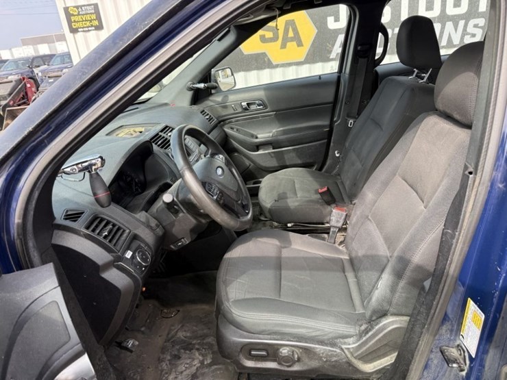 2018-ford-explorer-image-23