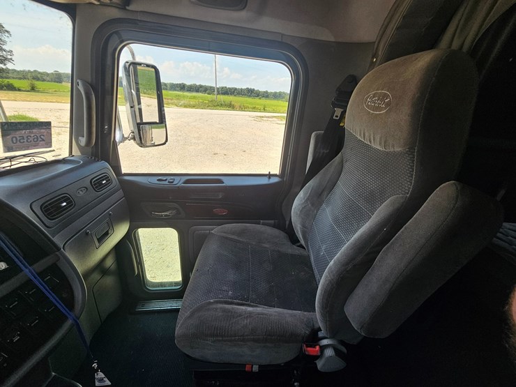 2015-peterbilt-386-image-48