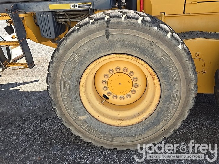 2016-deere-672gp-image-11