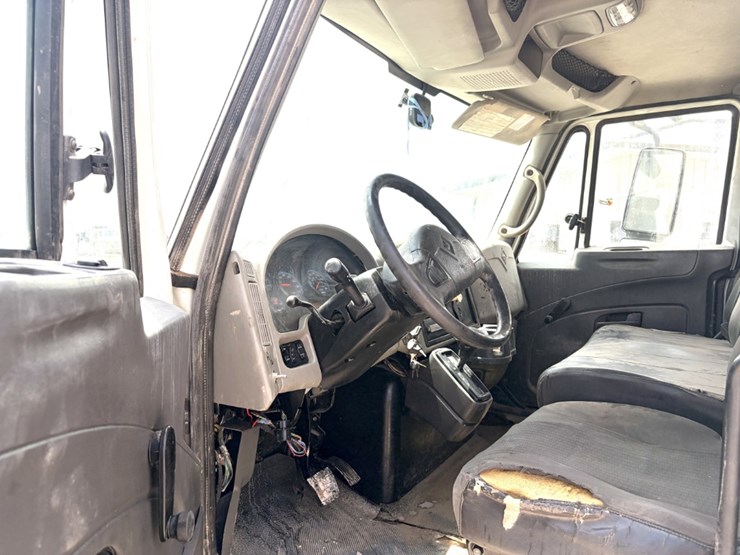 2010-international-durastar-4300-image-9