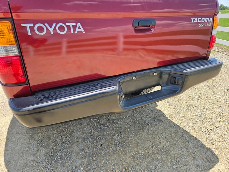 #25-•-2002-toyota-4x4-pickup-truck-image-15
