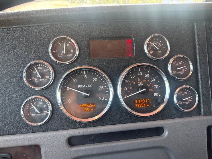 2021-peterbilt-389-image-24