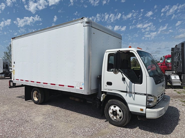 2006-isuzu-npr-image-1