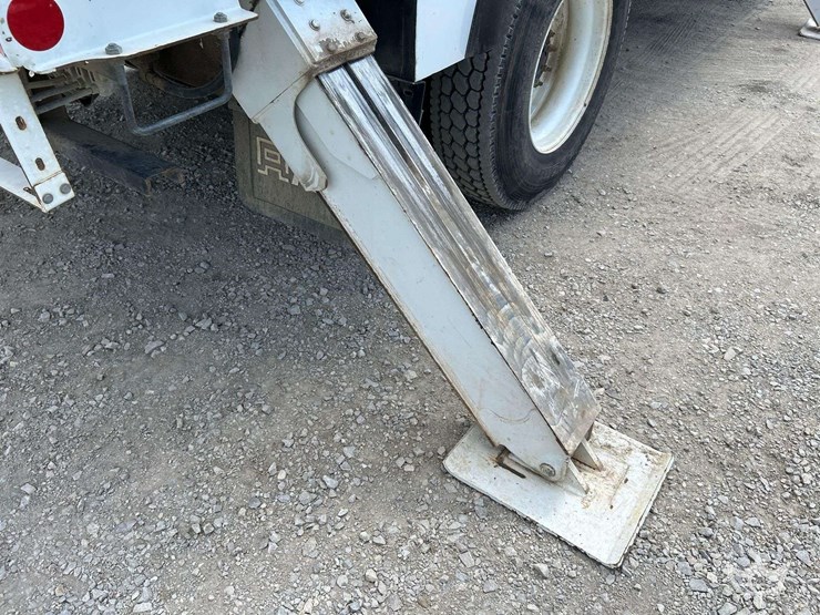 2019-freightliner-m2-106-image-24