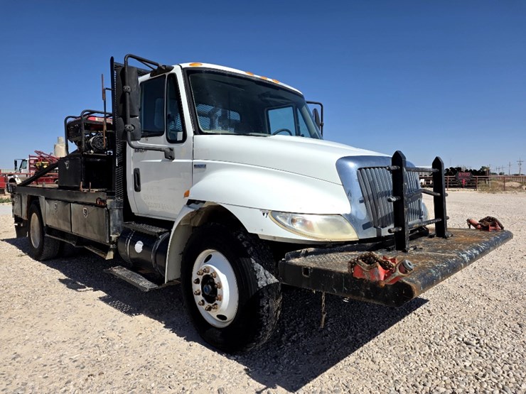 2009-international-durastar-4300-image-3