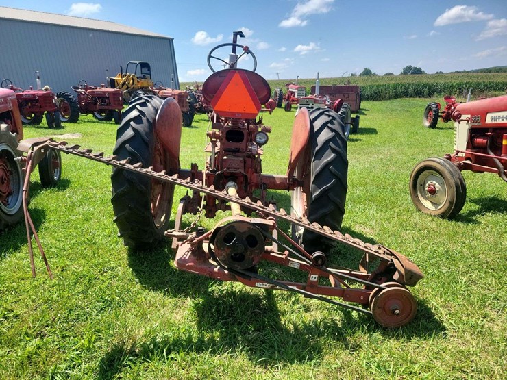 farmall-200-with-fast-hitch-sickle-mower-image-4