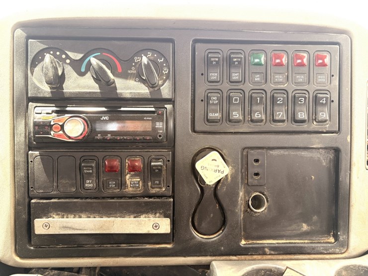 2010-international-durastar-4300-image-10