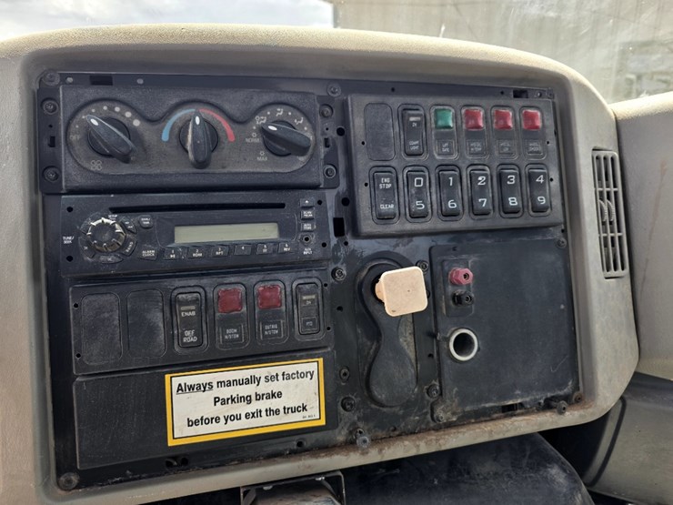2010-international-durastar-4300-image-10