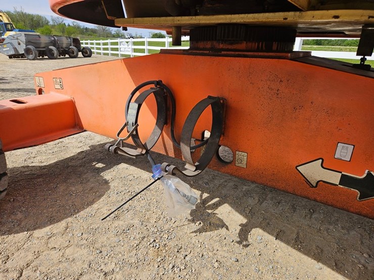 #89-•-jlg-460si-basket-lift-image-44