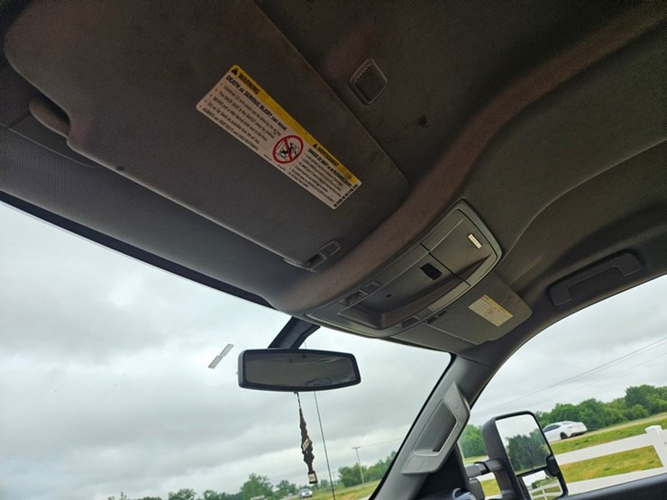 2016-chevrolet-3500-image-27