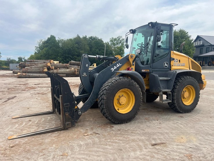 2020-deere-344l-image-3