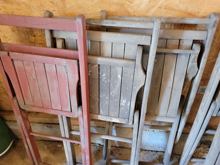 (6)-wooden-folding-chairs-image-5