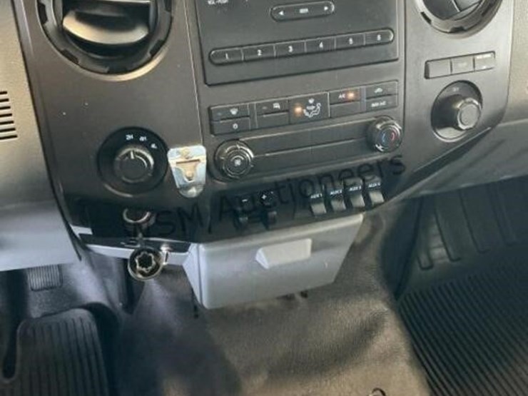 2011-ford-f550-image-21