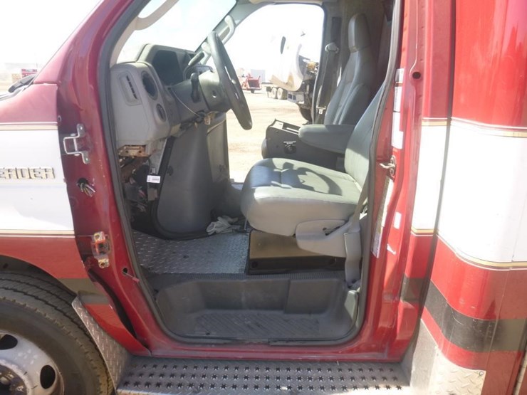 2014-ford-e350-image-10