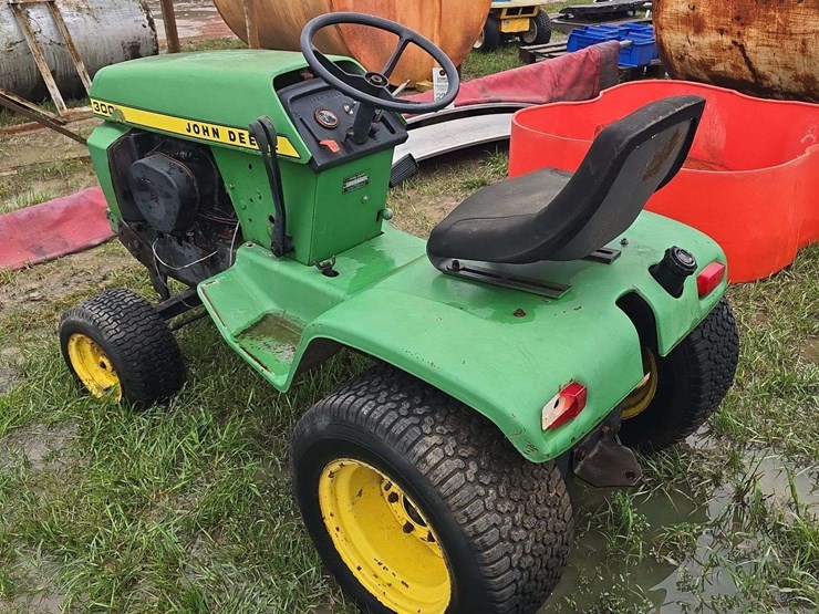 john-deere-300-image-3