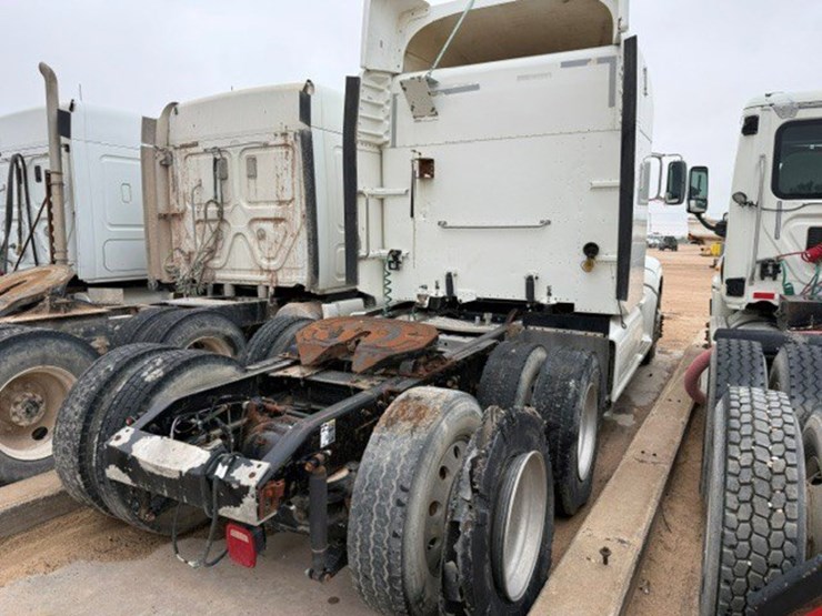 2012-peterbilt-386-image-3