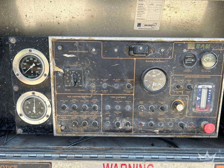 2015-freightliner-114sd-image-27