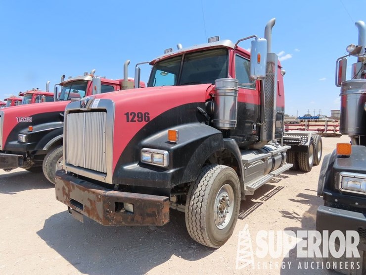 2015-western-star-4900-image-1