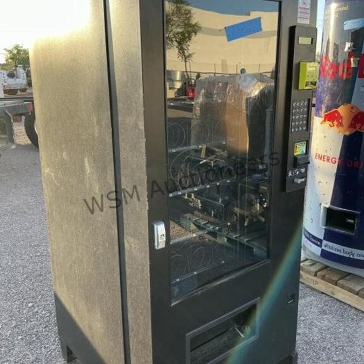 SNACK VENDING MACHINE