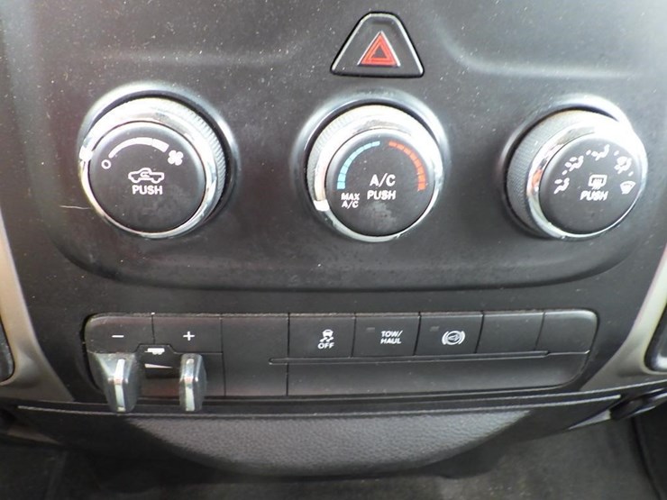 2017-dodge-2500-image-29
