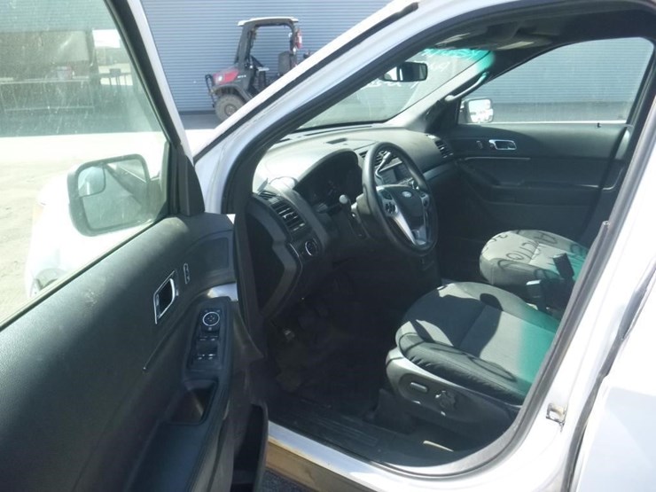 2015-ford-explorer-image-5