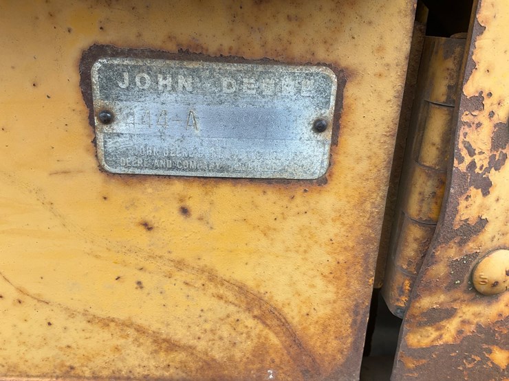 john-deere-444-image-17