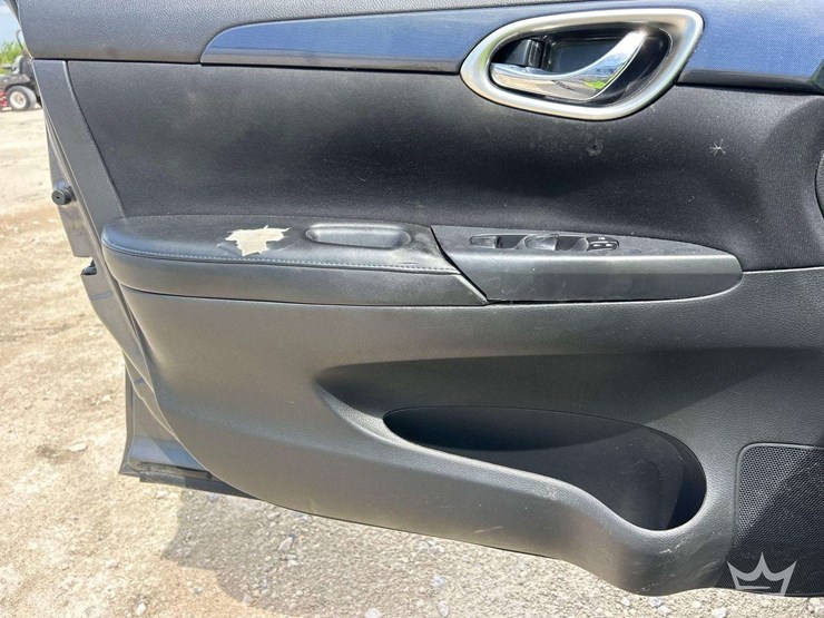 2016-nissan-sentra-sedan-image-11