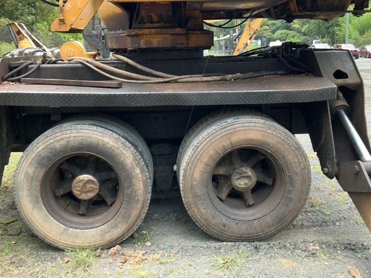 #131-•-1988-husky-brute-knuckleboom-on-truck-image-29