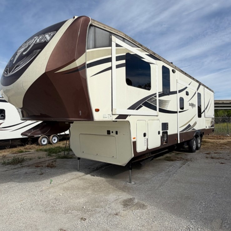 2016 BIGHORN 5th WHEEL