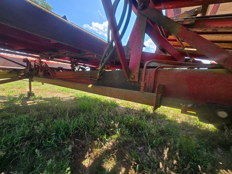 new-holland-1033-image-31