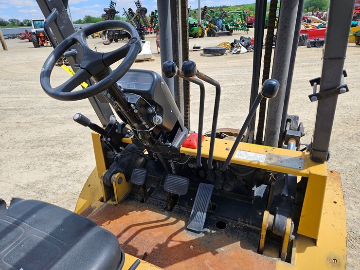 #126-•-cat-gp40k2-single-stage-fork-lift-image-23