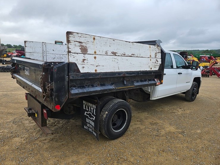 2016-chevrolet-3500-image-5