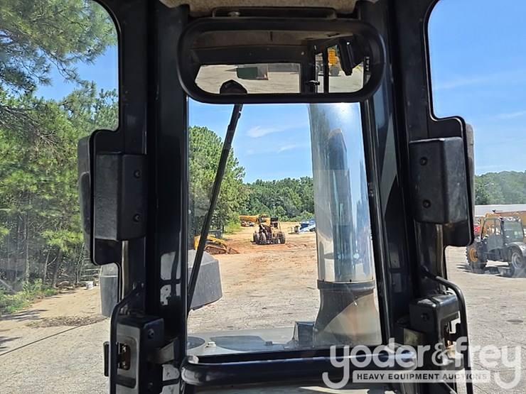2018-deere-850k-image-55
