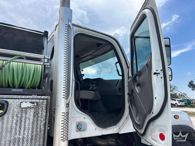 2015-freightliner-114sd-image-22