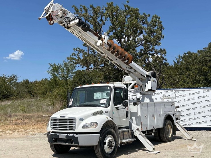 2019-freightliner-m2-106-image-1