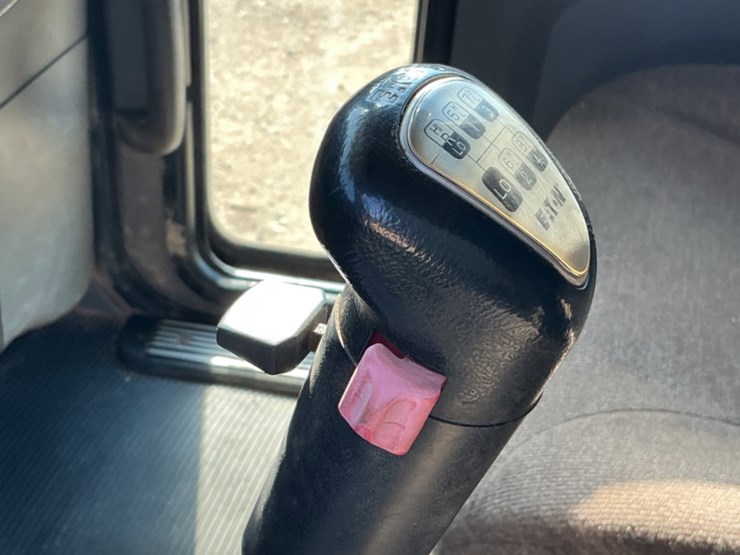 2015-peterbilt-367-image-24