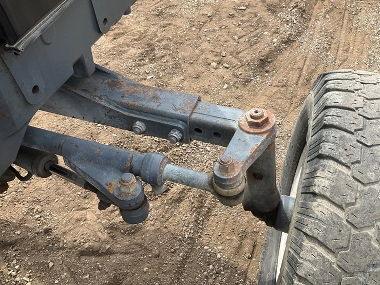 new-holland-ts100-image-50