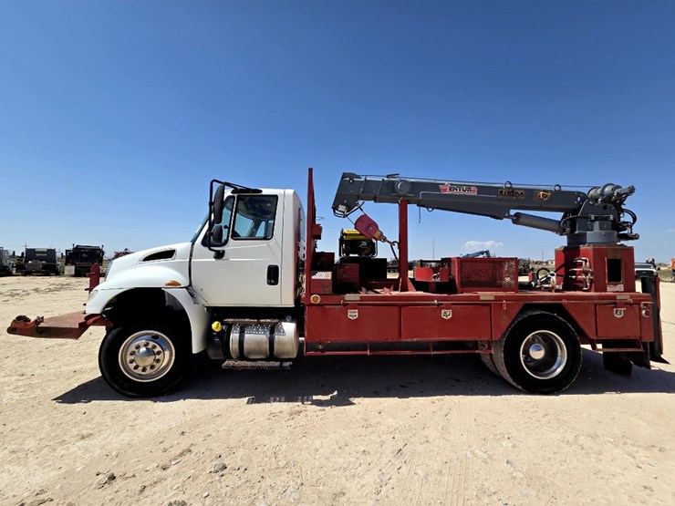 2018-international-durastar-4300-image-9