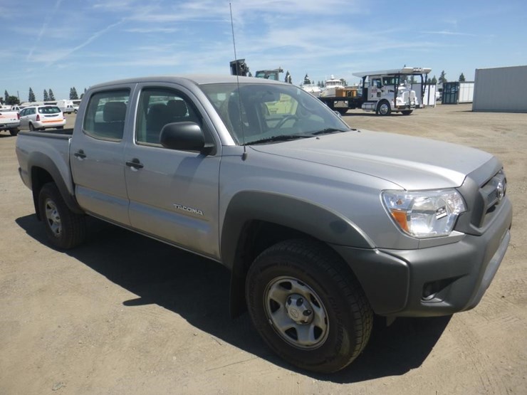 2015-toyota-tacoma-image-2