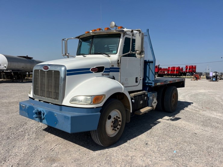 2013-peterbilt-337-image-1