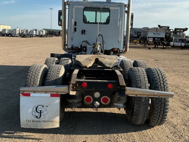 2015-freightliner-coronado-122-sd-image-6