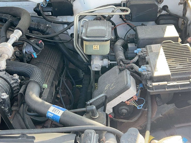 2000-chevrolet-3500-image-16