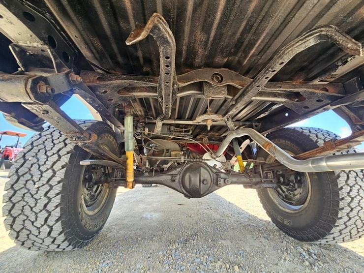 #25-•-2002-toyota-4x4-pickup-truck-image-14