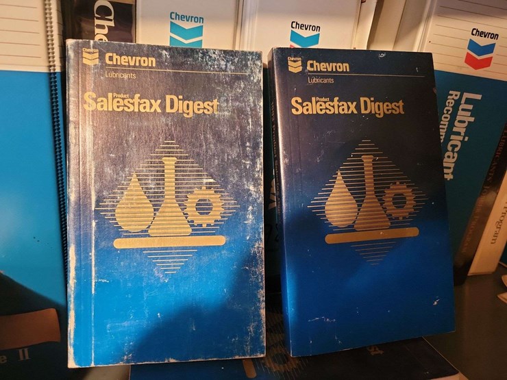 contents-of-two-shelves-image-3
